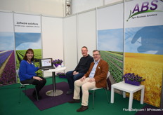 Dorien and Wouter from ABS presenting Dirk (middle) their software solutions for breeders.